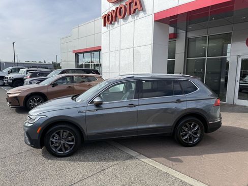Used 2022 Volkswagen Tiguan SE AWD/4WD image 3