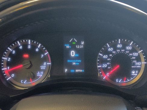 Used 2021 Toyota Highlander LE FWD image 23