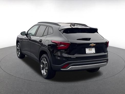 Used 2025 Chevrolet Trax LT image 11