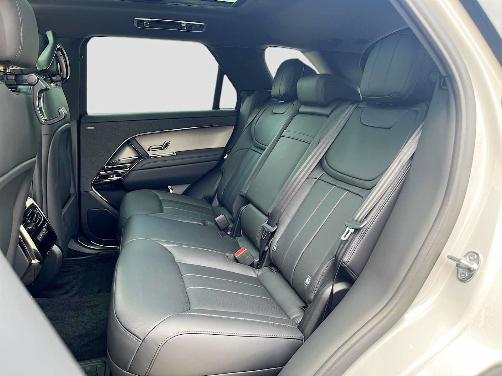 New 2026 Land Rover Range Rover Sport SE AWD/4WD image 17