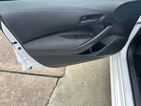 Used 2025 Toyota Corolla LE FWD image 31
