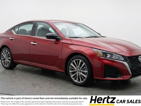 Used 2025 Nissan Altima 2.5 SV image 1