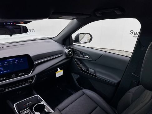 New 2026 Chevrolet Equinox LT w/ Convenience Package II image 24