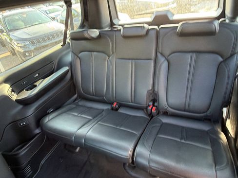 Used 2024 Jeep Wagoneer L Series II AWD/4WD image 27