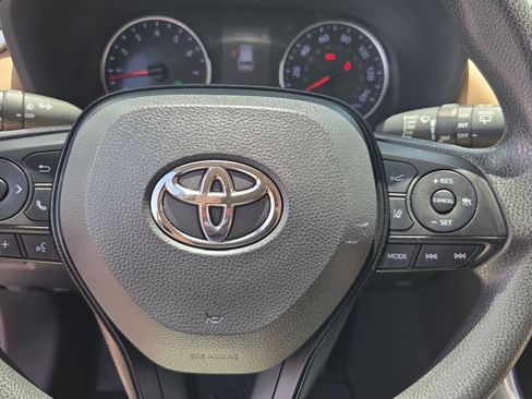 Certified 2021 Toyota RAV4 XLE AWD/4WD image 18
