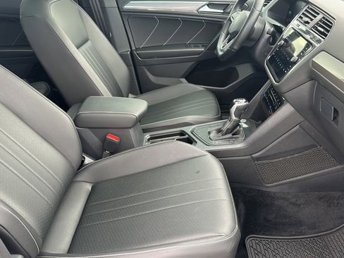 Used 2023 Volkswagen Tiguan SE R-Line image 25