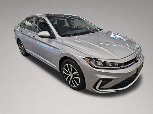 Used 2025 Volkswagen Jetta SE FWD image 1