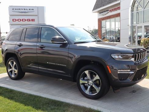 New 2025 Jeep Grand Cherokee Limited w/ Luxury Tech Group II image 3