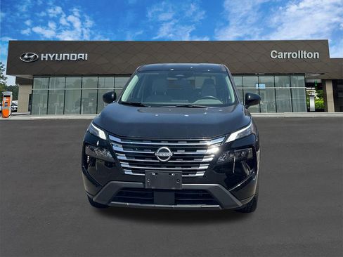 Used 2025 Nissan Rogue SV AWD/4WD image 2