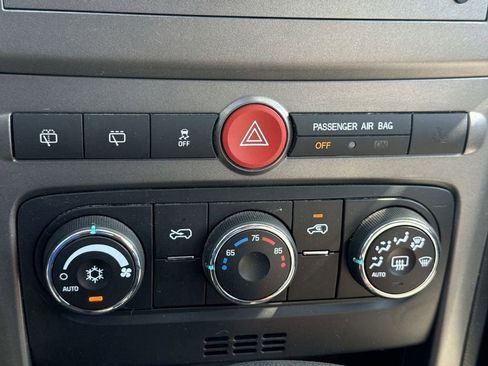 Used 2012 Chevrolet Captiva Sport LS FWD image 28