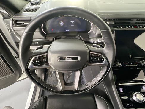 Used 2022 Jeep Grand Cherokee Overland w/ Adv Protech Group III image 11