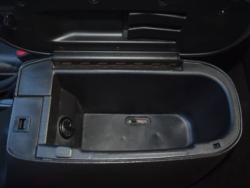 Used 2004 Ford Mustang Convertible image 30