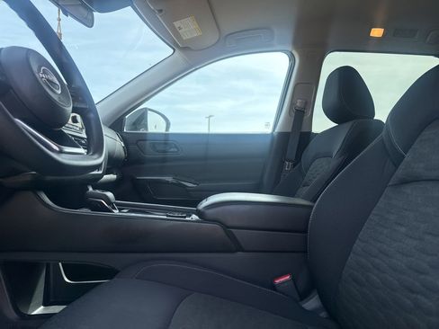 Used 2023 Nissan Pathfinder S image 36