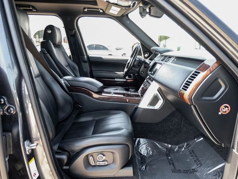 Used 2017 Land Rover Range Rover Supercharged image 32