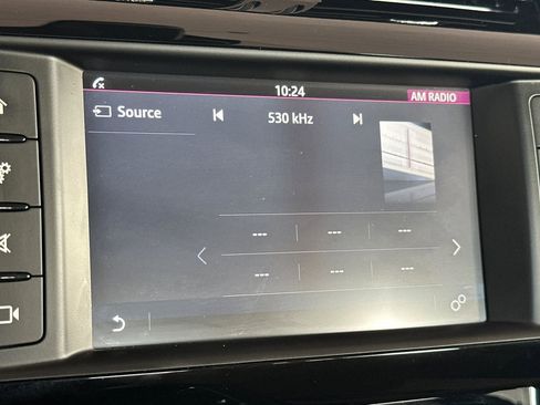 Used 2017 Jaguar XE Premium image 14