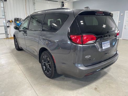 Used 2020 Chrysler Pacifica Touring-L AWD/4WD image 5