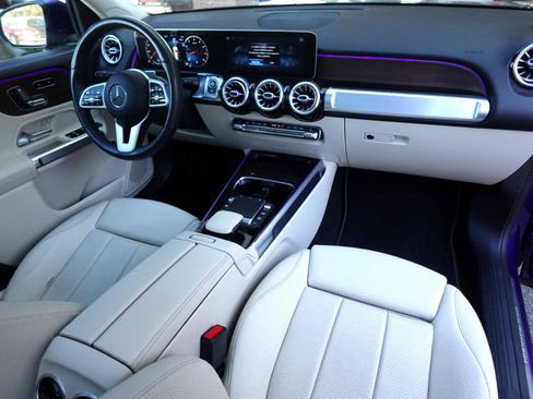 Used 2021 Mercedes-Benz GLB 250 4MATIC w/ Premium Package image 21