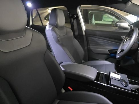 Used 2023 Volkswagen ID.4 Pro S Plus image 3