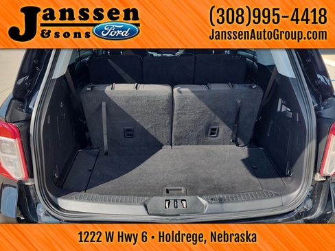 Used 2021 Ford Explorer XLT RWD image 13