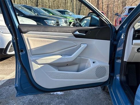 Certified 2025 Volkswagen Jetta S image 9