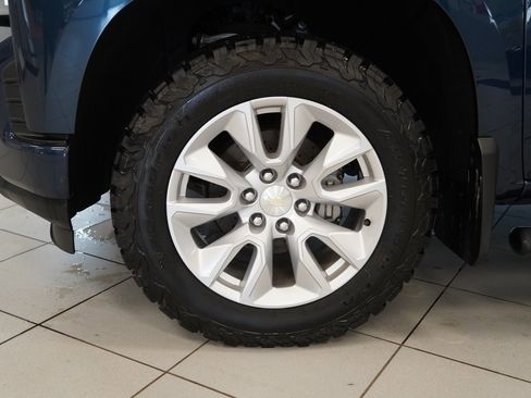 Used 2020 Chevrolet Silverado 1500 Custom w/ Custom Value Package image 19