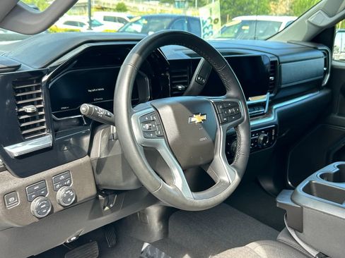 Used 2023 Chevrolet Silverado 1500 LT w/ Protection Package AWD/4WD image 13
