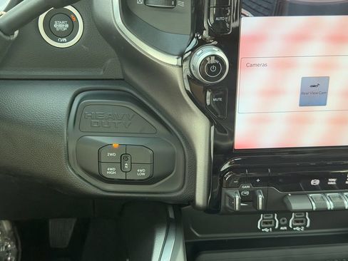 New 2026 RAM 2500 Laramie AWD/4WD image 18