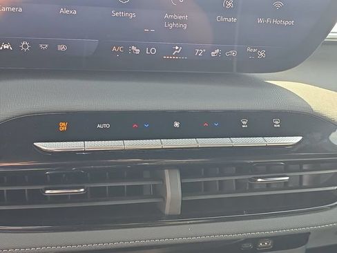 Used 2025 Buick Enclave Preferred FWD image 25