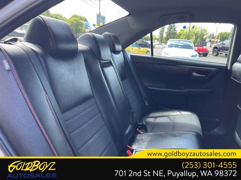 Used 2015 Toyota Camry SE FWD image 18