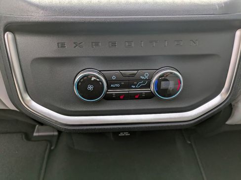 New 2026 Ford Expedition Platinum w/ Driver's Package image 18