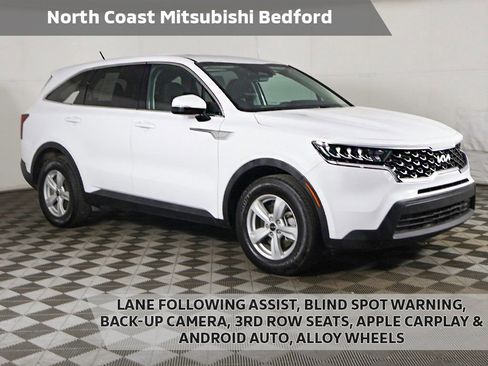 Used 2023 Kia Sorento LX image 1