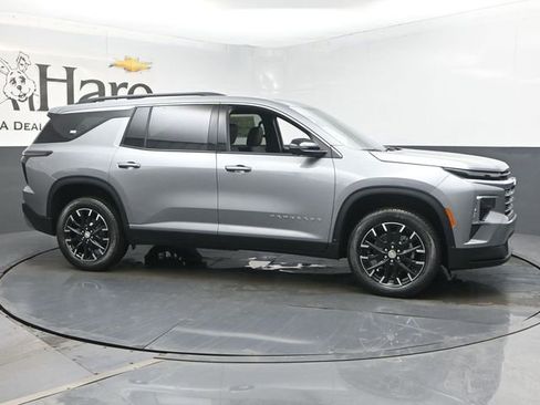 New 2026 Chevrolet Traverse LT w/ Sun and Wheel Package FWD image 28