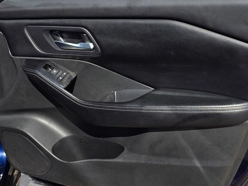 Used 2025 Nissan Rogue SV FWD image 36