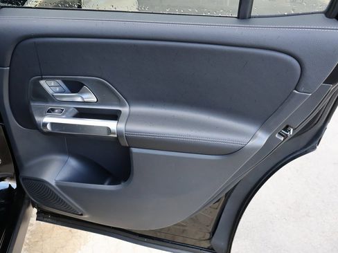 New 2025 Mercedes-Benz GLB 250 4MATIC image 16