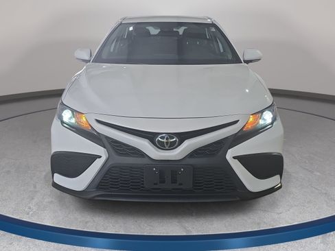 Used 2022 Toyota Camry SE FWD image 3