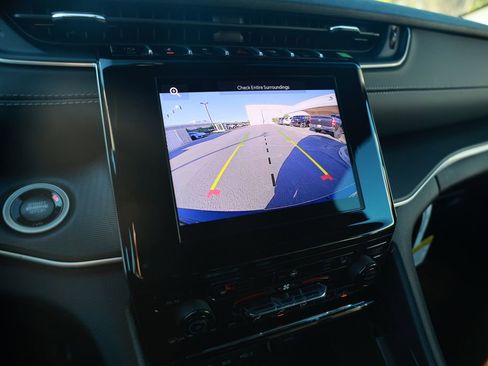 New 2025 Jeep Grand Cherokee Altitude image 18