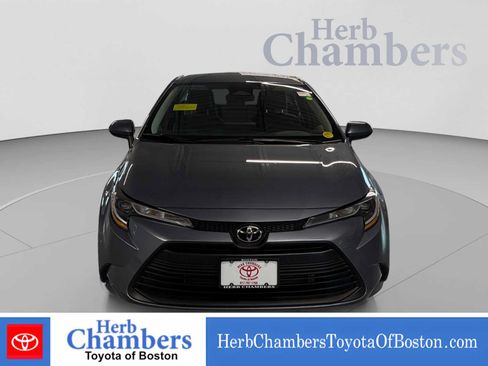 Used 2025 Toyota Corolla LE FWD image 2
