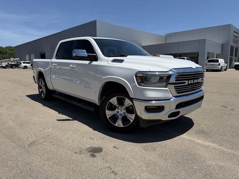 Used 2022 RAM 1500 Laramie AWD/4WD image 3