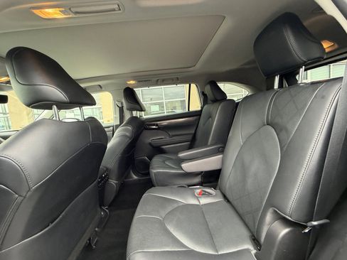 Used 2020 Toyota Highlander Platinum image 17