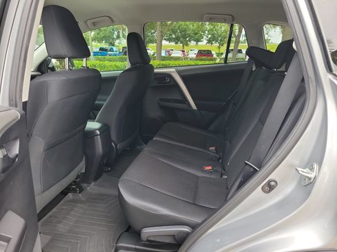 Used 2017 Toyota RAV4 LE FWD image 10