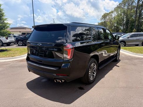 Used 2025 Chevrolet Suburban Z71 AWD/4WD image 17