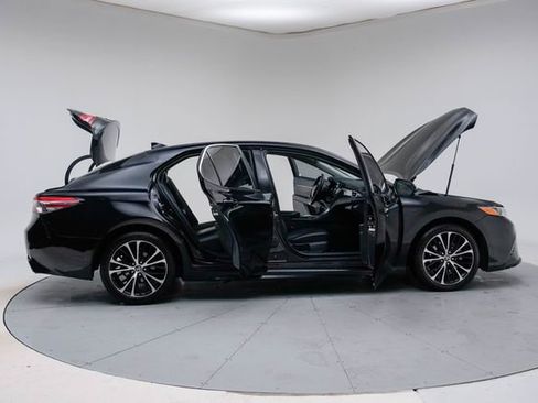 Used 2020 Toyota Camry SE image 14