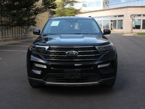 Used 2020 Ford Explorer XLT w/ Equipment Group 202A AWD/4WD image 3