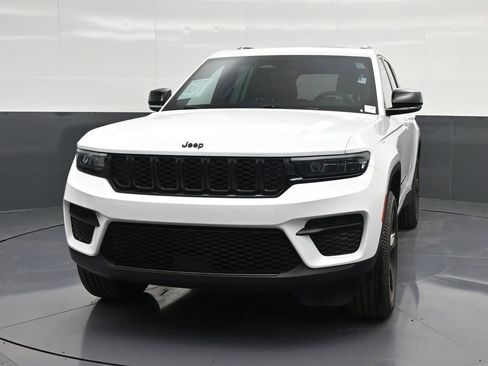 Used 2022 Jeep Grand Cherokee Altitude RWD image 6