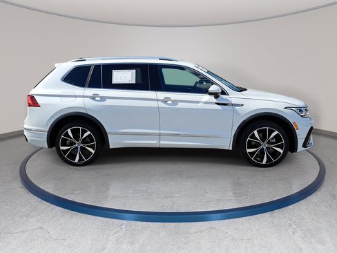 Certified 2023 Volkswagen Tiguan SEL R-Line AWD/4WD image 4