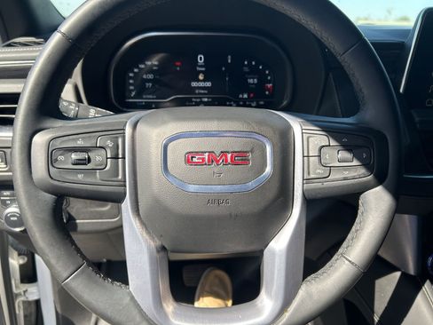 Used 2024 GMC Yukon SLT image 17