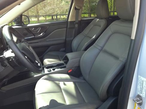 Used 2025 Lincoln Corsair FWD image 12