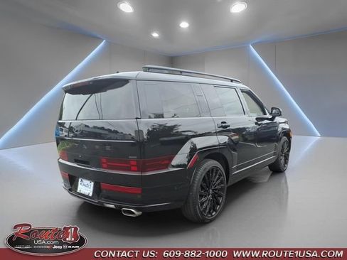 Used 2025 Hyundai Santa Fe Calligraphy AWD/4WD image 3