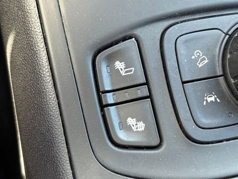 Used 2022 GMC Terrain SLT w/ Tech Package AWD/4WD image 16
