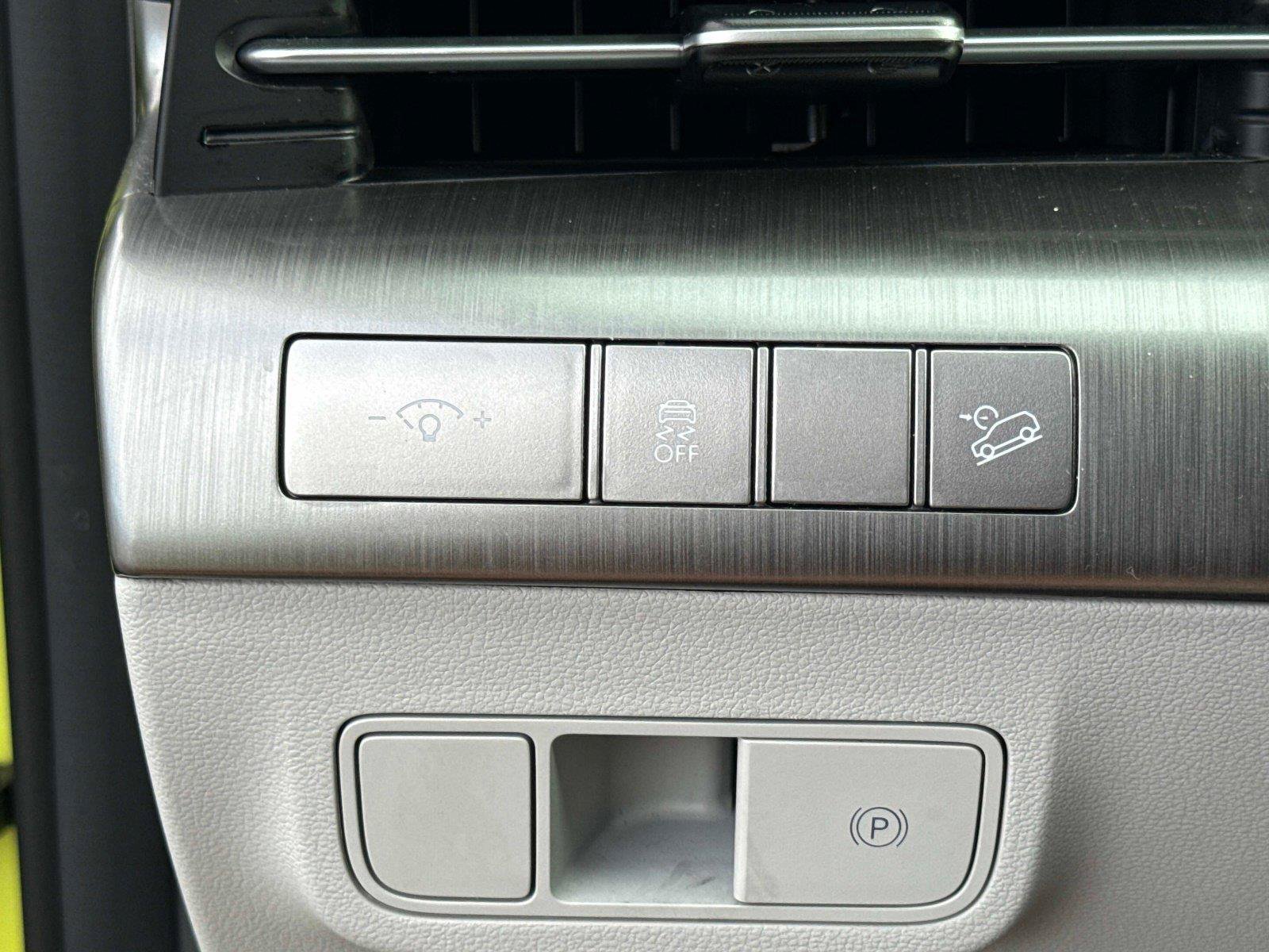 Used 2025 Hyundai Kona SEL FWD image 31